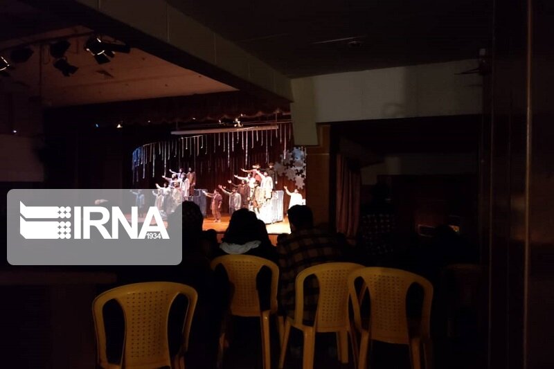 تب و تاب تماشاگران در سی و دومین تئاتر کردستان تب و تاب تماشاگران در سی و دومین تئاتر کردستان