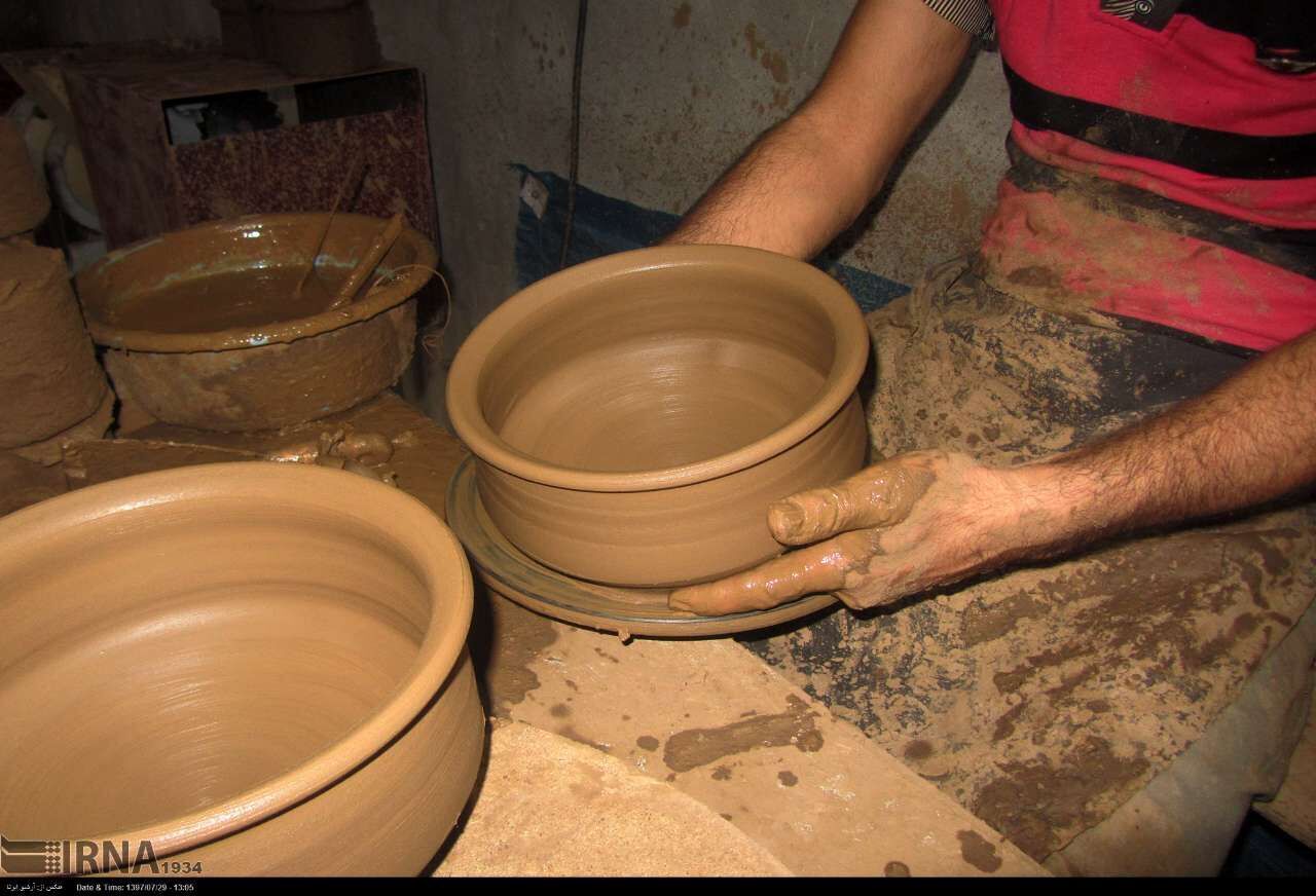 ۲۰ هزار هنرمند صنایع دستی در استان تهران فعالیت میکنند ۲۰ هزار هنرمند صنایع دستی در استان تهران فعالیت میکنند