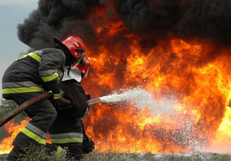 نجات جان هشت نفر از حادثه آتش سوزی در اهواز