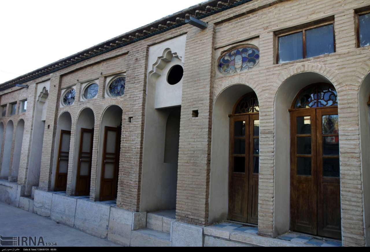 بررسی اختلافنظر خوشنویسان و میراثفرهنگی بر سر اتاق آیینه شهرکرد