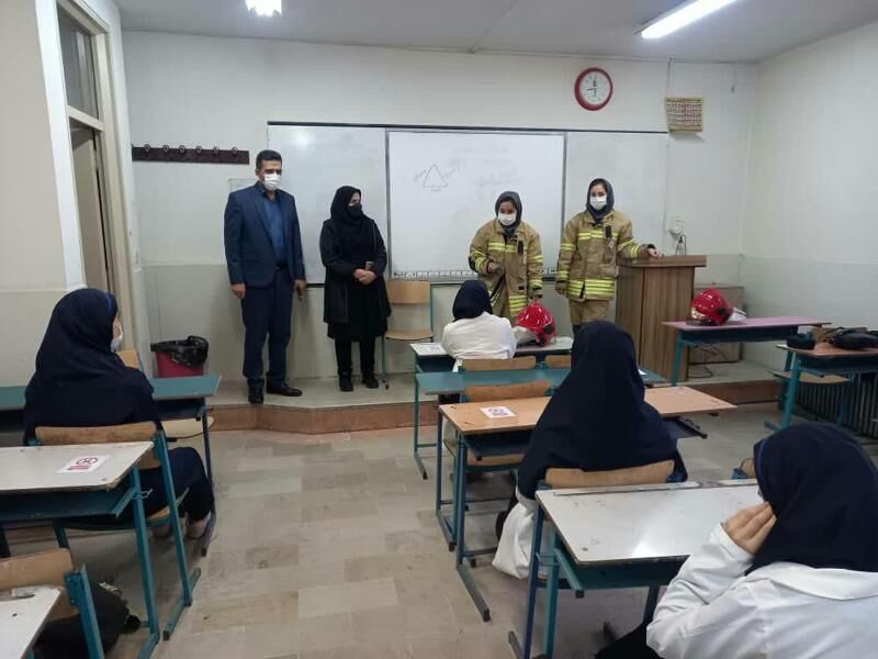 ۴۰  مدرسه البرز مانور زلزله را حضوری برگزار می کنند
