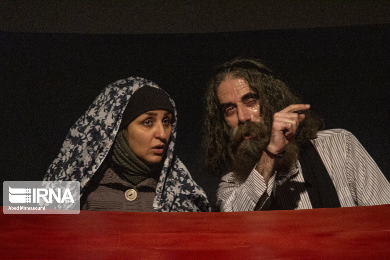 نمایش «ماشیننشینها» در سمنان بیانگر مشکلات اجتماعی در قالب خاطرات است
