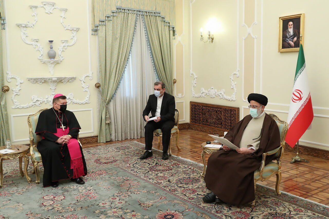 رئيسي: الاديان السماوية تعزز الوحدة بين اتباعها رئيسي: الاديان السماوية تعزز الوحدة بين اتباعها