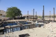 ساخت خانه‌های زلزله‌زدگان روستای گیشان هرمزگان، معطل اختلاف بنیاد مسکن و پیمانکار است