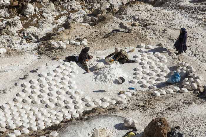 مستند «زنان نمکی» روایتی از زنان معدنکار در چهارمحال بختیاری