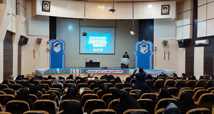 ظرفیت بانوان برای گفتمانسازی در جامعه مورد توجه قرار بگیرد