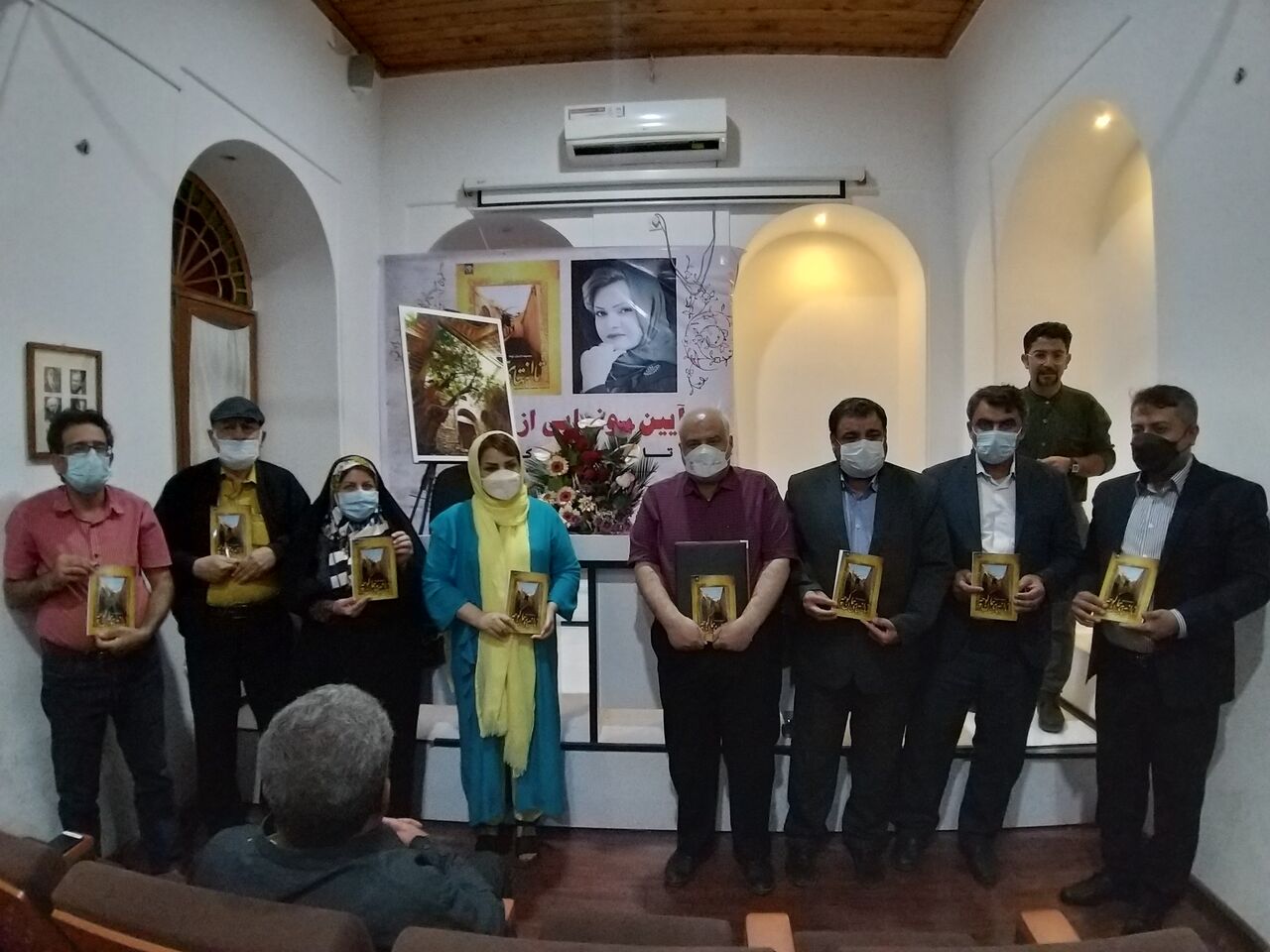 کتاب "تا انتهای همان همان کوچه" در بوشهر رونمایی شد

