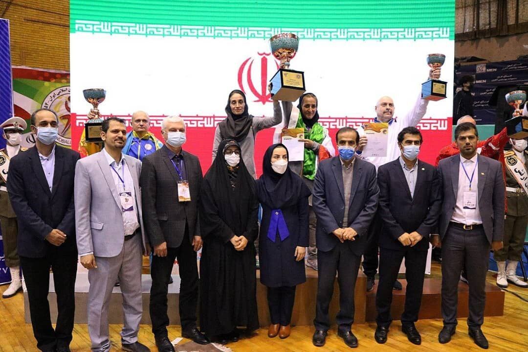 İranlı kadın karate takımı dünya şampiyonu oldu