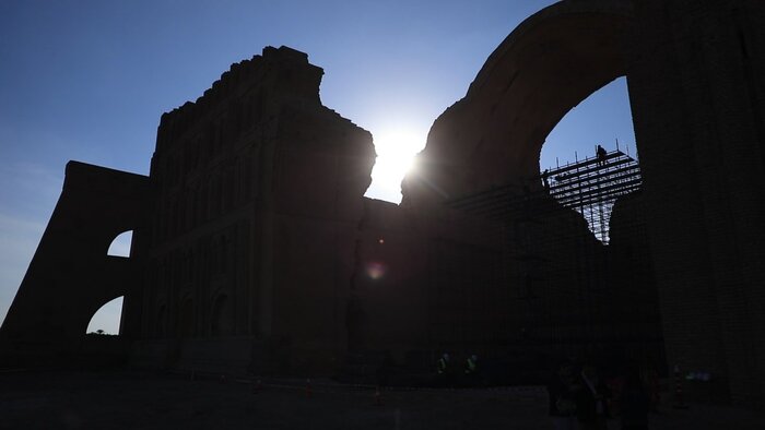 آینه عبرت/ گزارش تصویری از ترمیم طاق کسری