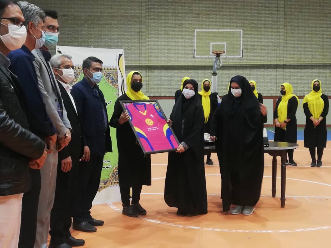 معاون فرمانداری اردکان کمک خیران و صنایع به ورزش بانوان را خواستار شد