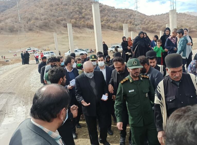 وزیر کشور وضعیت مناطق زلزلهزده کوهرنگ را از نزدیک بررسی کرد