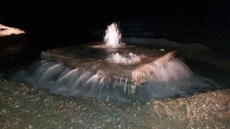 تاسیسات تخریب شده آب انتقالی به یزد در دست تعمیر است تاسیسات تخریب شده آب انتقالی به یزد در دست تعمیر است