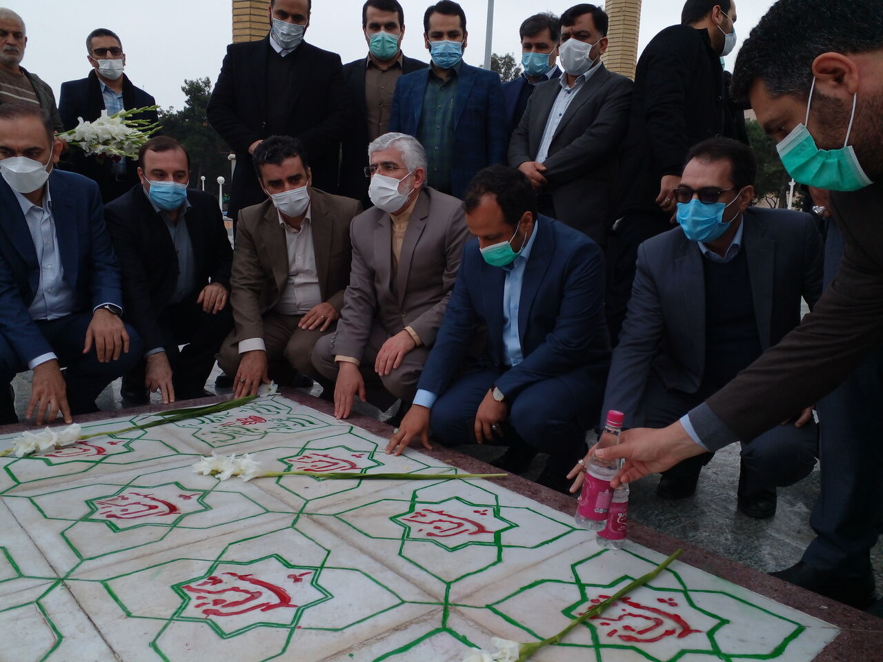 وزیر اقتصاد به مقام شهدای گلستان ادای احترام کرد