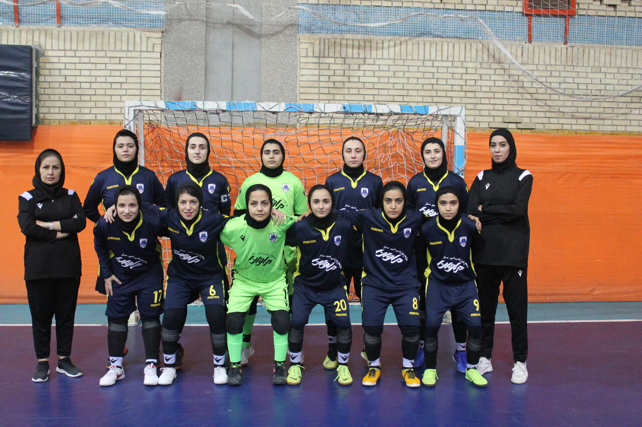 سرمربی تیم پارس آرا شیراز: نیاز به سالن تمرین و امکانات بیشتر داریم سرمربی تیم پارس آرا شیراز: نیاز به سالن تمرین و امکانات بیشتر داریم