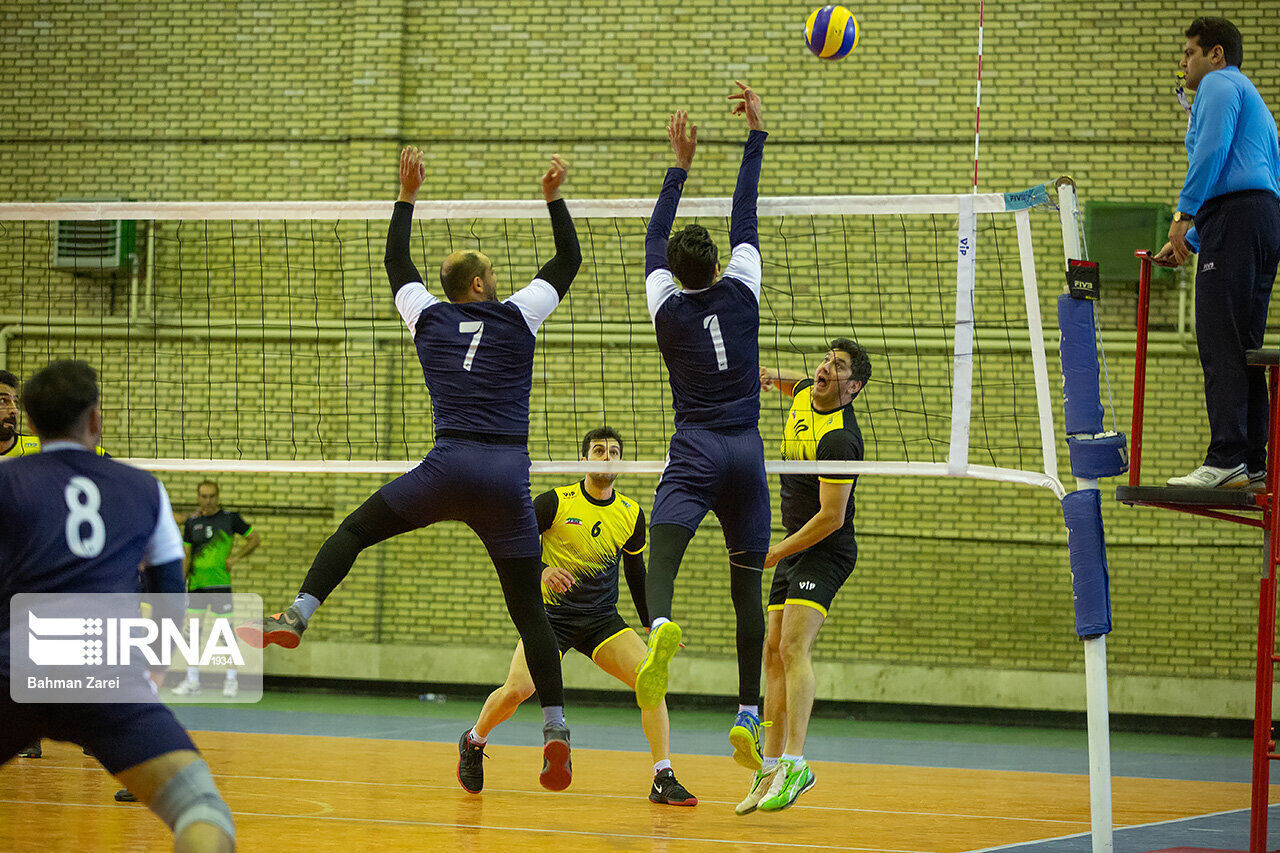 تیم والیبال شهداب جوان یزد بر آریا تنکابن غلبه کرد تیم والیبال شهداب جوان یزد بر آریا تنکابن غلبه کرد