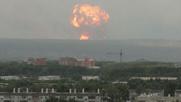 انفجار در یک انبار مهمات در روسیه