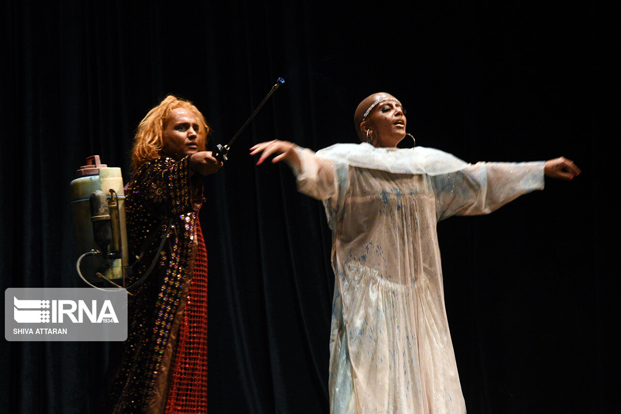 نمایشهایی از کازرون و فسا برای جشنواره فجر انتخاب شدند نمایشهایی از کازرون و فسا برای جشنواره فجر انتخاب شدند