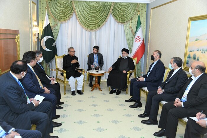 Pakistan President emphasizes use of barter trade mechanism with Iran