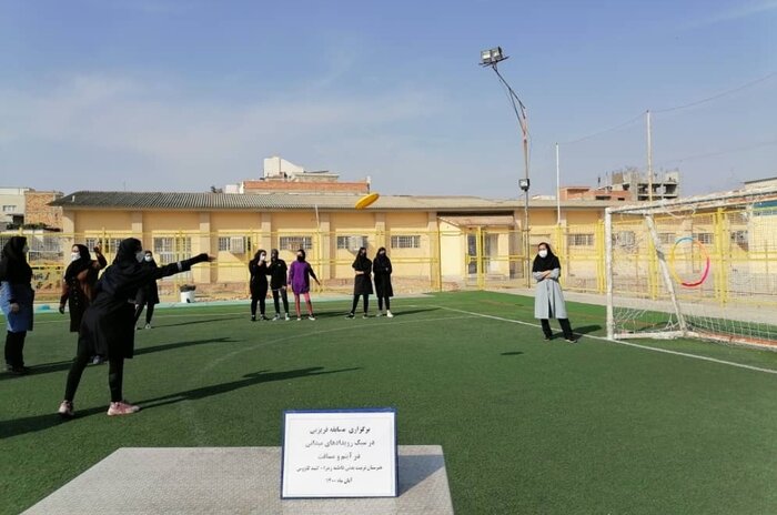 ورزش جذاب فریزبی در گلستان عاملی برای افزایش نشاط اجتماعی