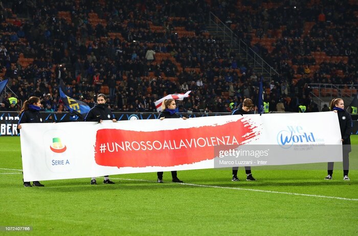 کوتاه، مختصر و پر از حرف مثل یک خط «قرمز» روی گونه فوتبال کوتاه، مختصر و پر از حرف مثل یک خط «قرمز» روی گونه فوتبال