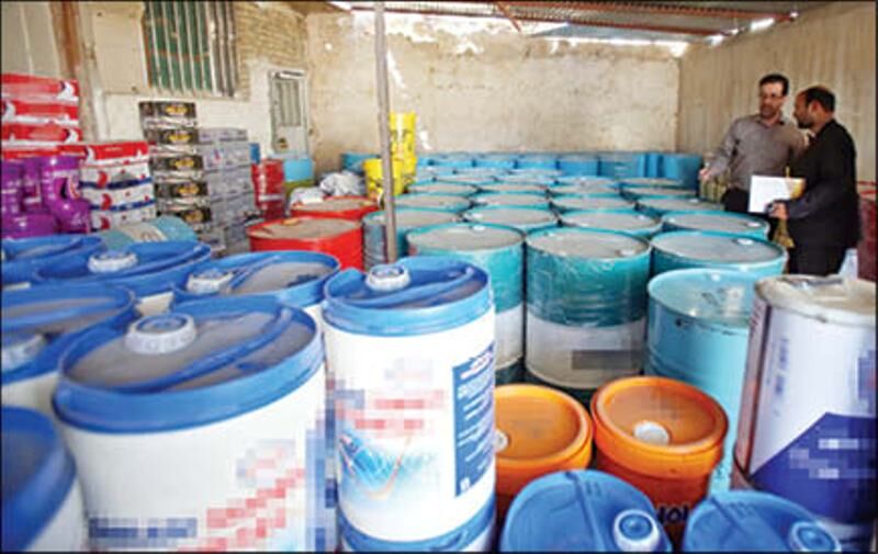 انبار احتکار روغن خودرو در بروجن شناسایی شد