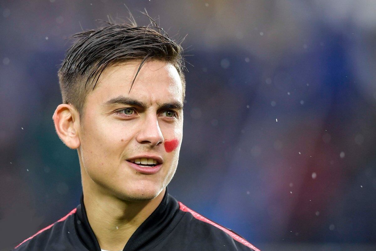 کوتاه، مختصر و پر از حرف مثل یک خط «قرمز» روی گونه فوتبال کوتاه، مختصر و پر از حرف مثل یک خط «قرمز» روی گونه فوتبال