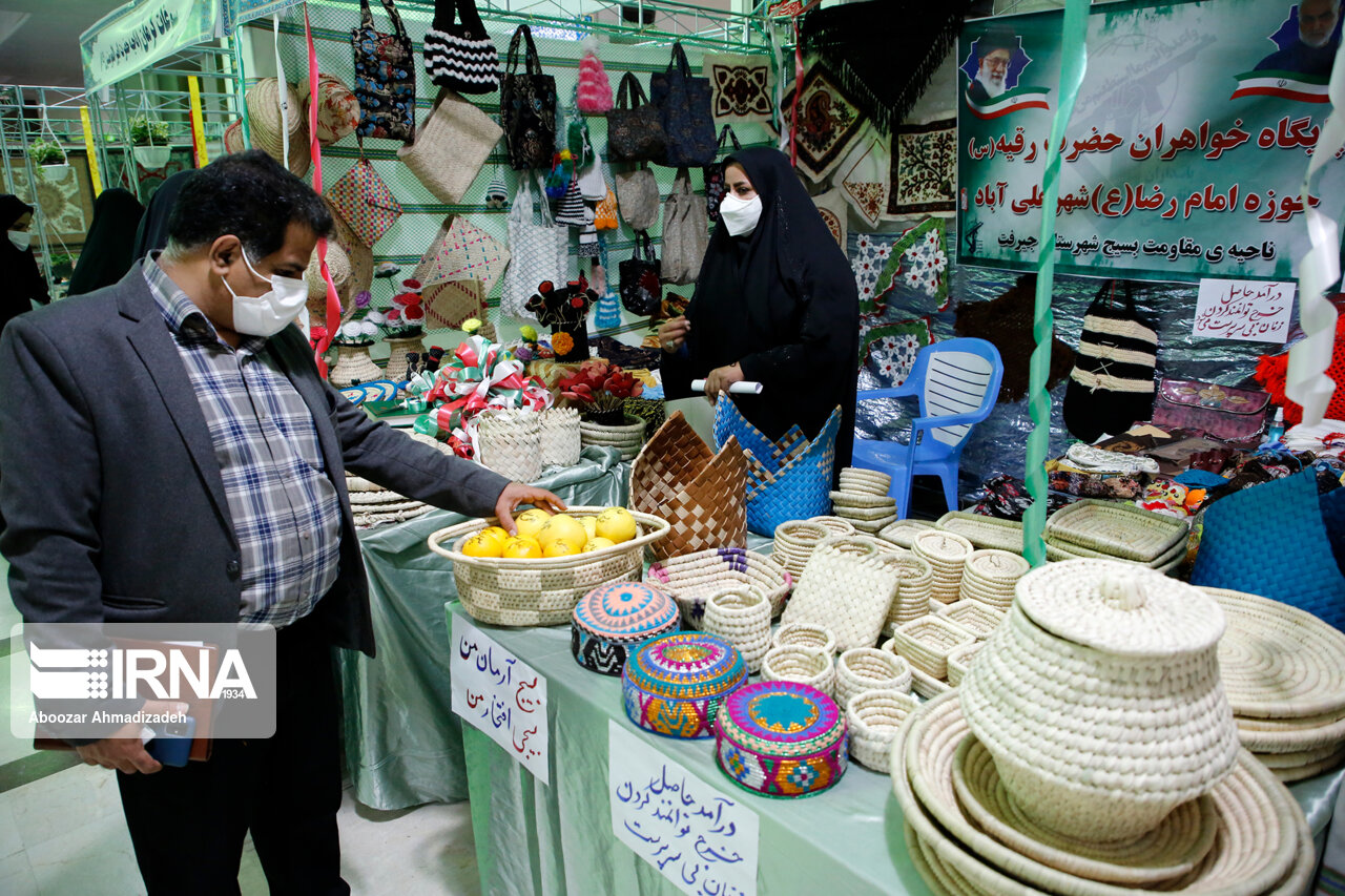 نمایشگاه اقتصاد مقاومتی و صنایع تبدیلی بسیج در مهریز افتتاح شد