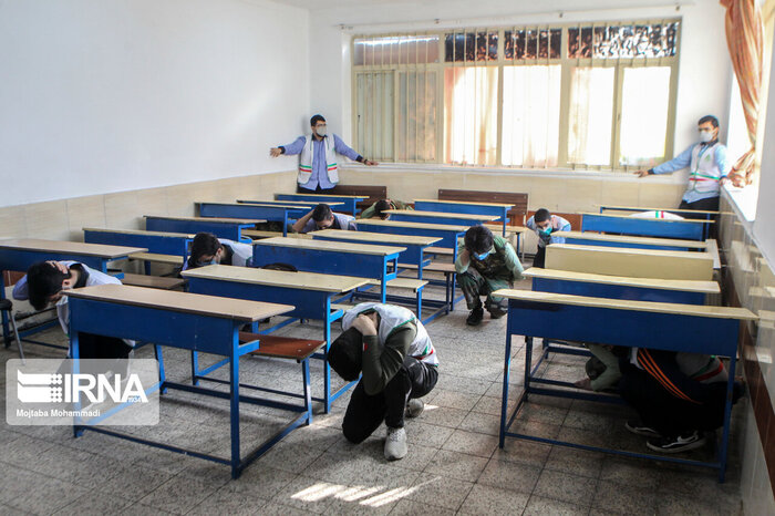 دانشآموزی گیلانی برای رویارویی با زلزله تمرین کردند