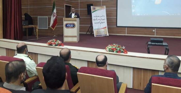 فرماندارگناوه: تکریم و خدمت به مردم در دستور کار شهرداران باشد