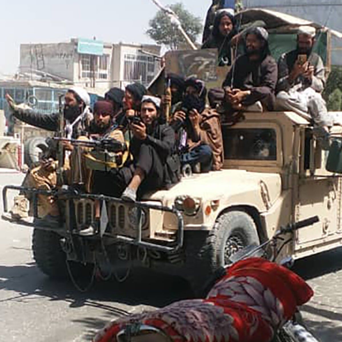 وال استریت ژورنال:ماموران مخفی طالبان موجب سقوط دولت پیشین شدند