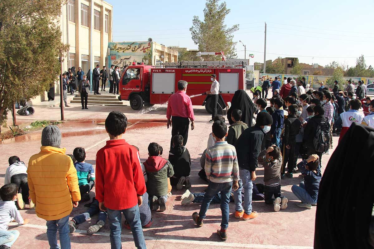 خارج شدن سریع از ساختمان نخستین اقدام نجات از آسیب زلزله است