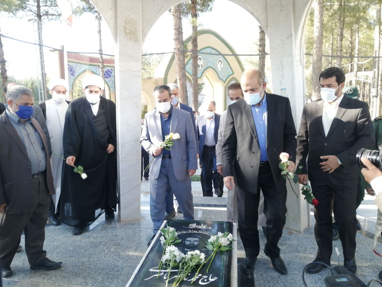 وزیر کشور به مقام شامخ شهدا در بیرجند ادای احترام کرد