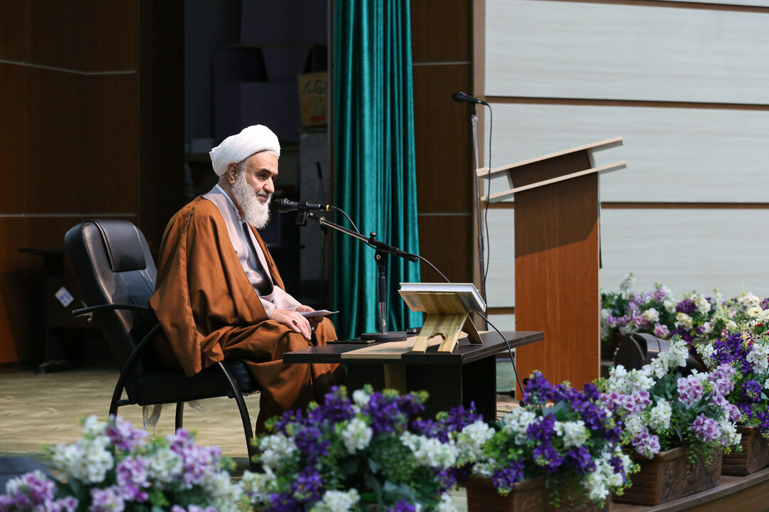 امام جمعه قزوین: قرآن کریم به انسان حیات می‌بخشد 