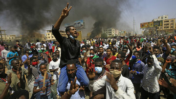 سودانی‌ها علیه توافق سیاسی شورای حاکمیتی و نخست‌وزیر تظاهرات کردند