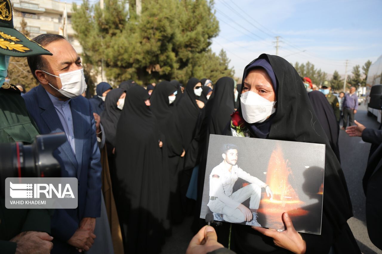 بجنوردیها از خانواده شهید گمنام شیرازی استقبال پرشوری کردند بجنوردیها از خانواده شهید گمنام شیرازی استقبال پرشوری کردند