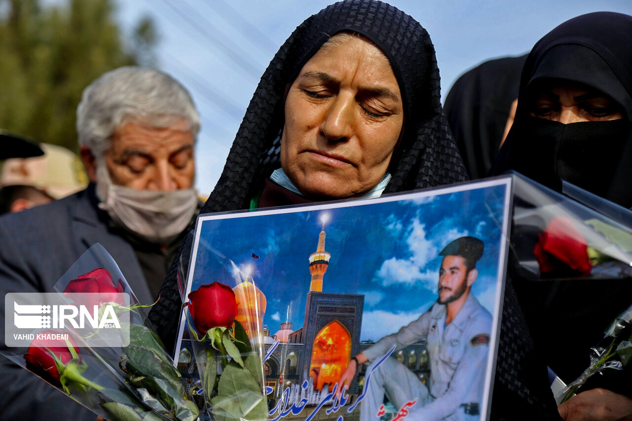 فیلم: استقبال از خانواده شهید تازه شناسایی شده در بجنورد فیلم: استقبال از خانواده شهید تازه شناسایی شده در بجنورد