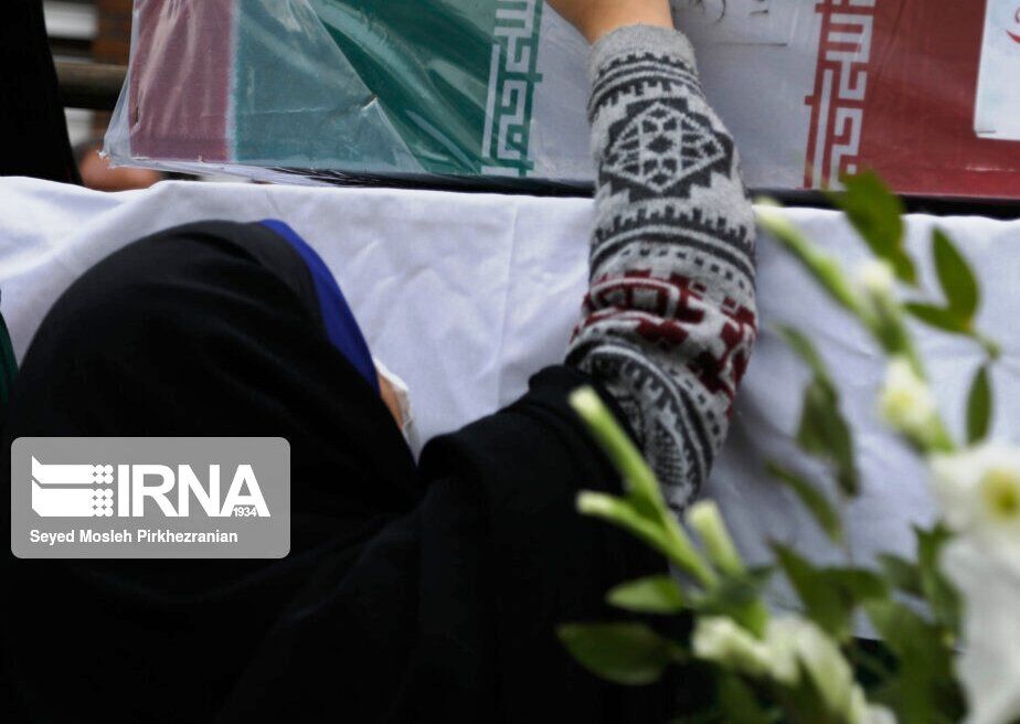 پیکر مادر شهیدان آذری در مراغه تشییع شد