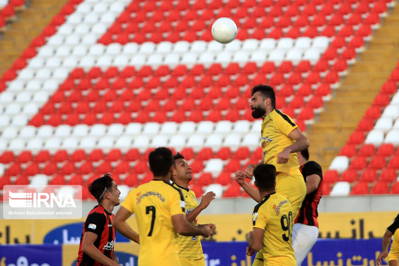 فجر شیراز در لیگ برتر فوتبال به مصاف فولاد خوزستان میرود فجر شیراز در لیگ برتر فوتبال به مصاف فولاد خوزستان میرود