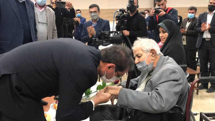 استاندار کردستان: تجربیات ارزشمند معلمان بازنشسته بکارگیری شود