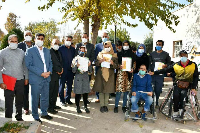 معلولان پاکدشتی در مسابقات ورزشی با یکدیگر رقابت کردند
