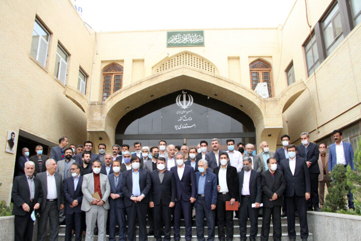 استاندار : ویژگی مهم اصناف یزد اخلاق اسلامی و مردمداری است