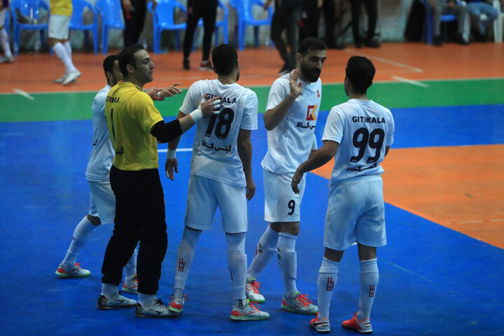 کشاورز: پخش نشدن دیدارهای مهم لیگ برتر فوتسال جای تاسف دارد