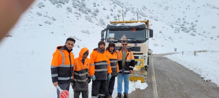 جاده‌های کوهستانی گلستان با ۳۱۵ تُن شن و نمک برف‌روبی شد