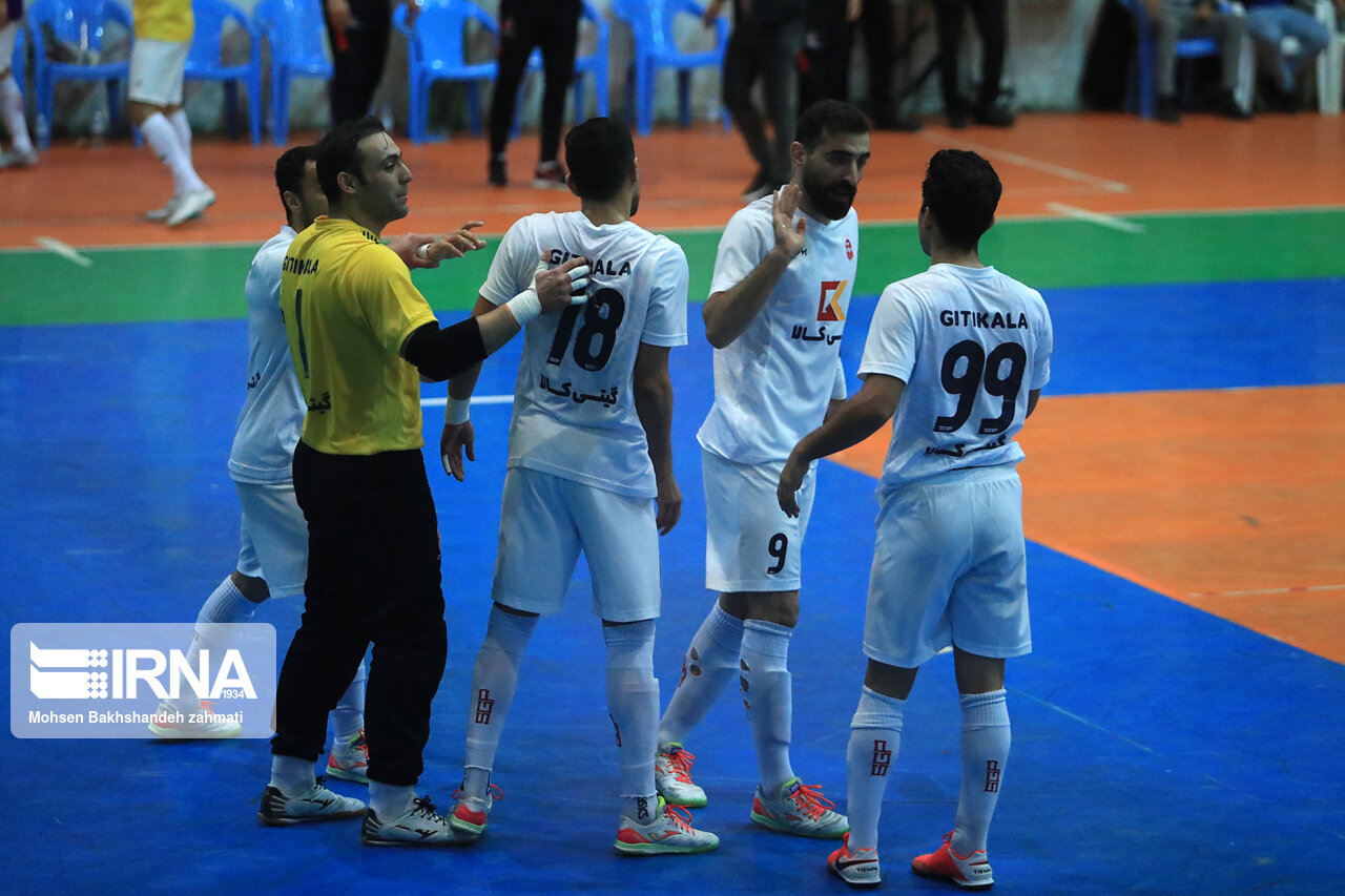 قهرمانی زودهنگام گیتیپسند در لیگ برتر فوتسال/ جنگ برای نایب قهرمانی ادامه دارد قهرمانی زودهنگام گیتیپسند در لیگ برتر فوتسال/ جنگ برای نایب قهرمانی ادامه دارد