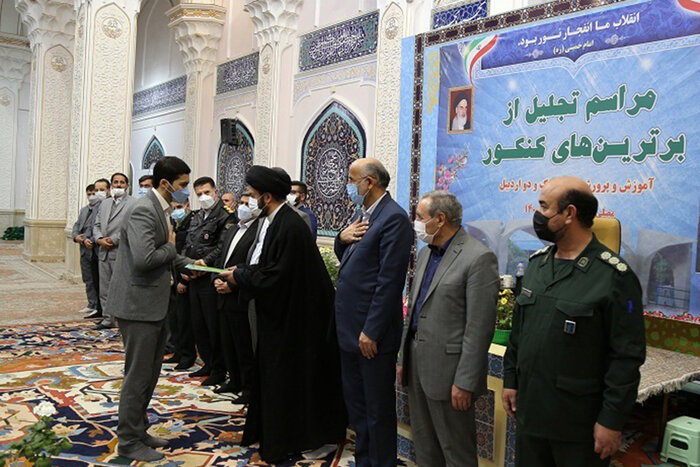 نفرات برتر کنکور ۱۴۰۰ استان اردبیل تجلیل شدند