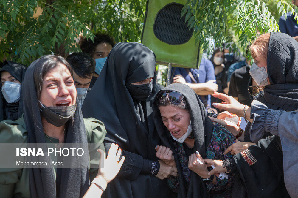 چرا مقصران تهرانی «اتوبوس خبرنگاران» را معرفی نمی کنید؟/  اولین بار مهشاد بود که ماجرای مازوت‌سوزی را کشف کرد