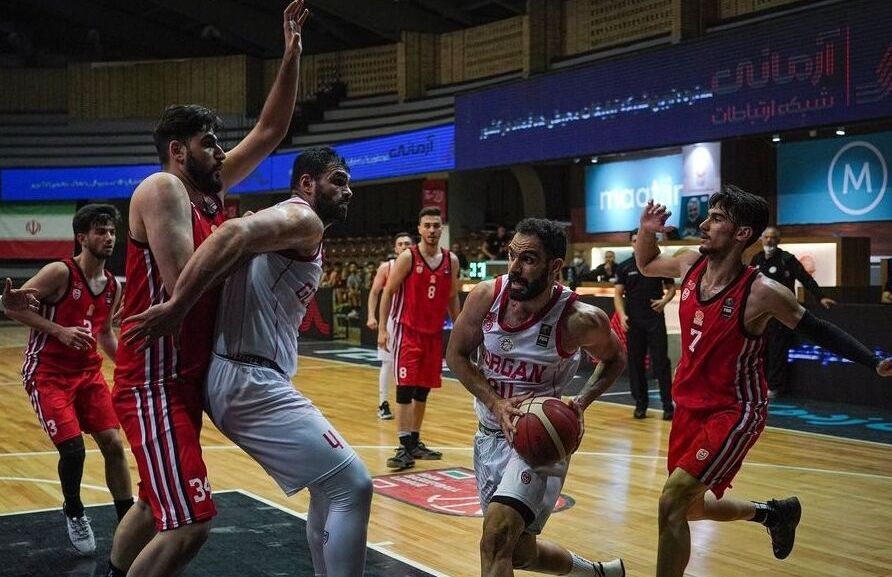 تیم بسکتبال شهرداری گرگان برابر نظم‌آوران سیرجان پیروز شد