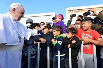 پاپ بهره‌برداری از پناهجویان برای اهداف سیاسی را محکوم کرد