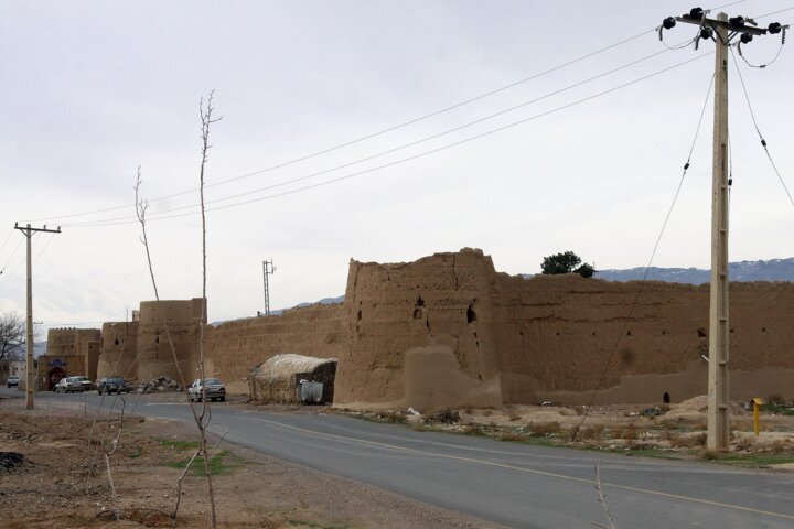 روستای محصور درقلعه "نیزار قم" انتظار حمایت، از مسئولان دارد