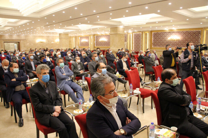 استاندار :فعالان اقتصادی یزد برای توسعه صنعت سبز و فناور تلاش کنند